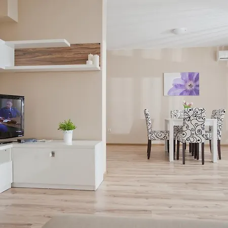 Apartments Atia チェルノモレツ